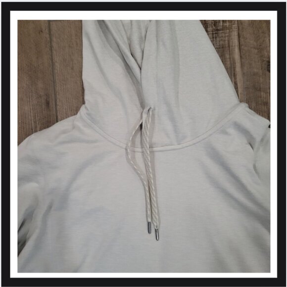 Halo Essential Hoodie - Picture 5 of 6